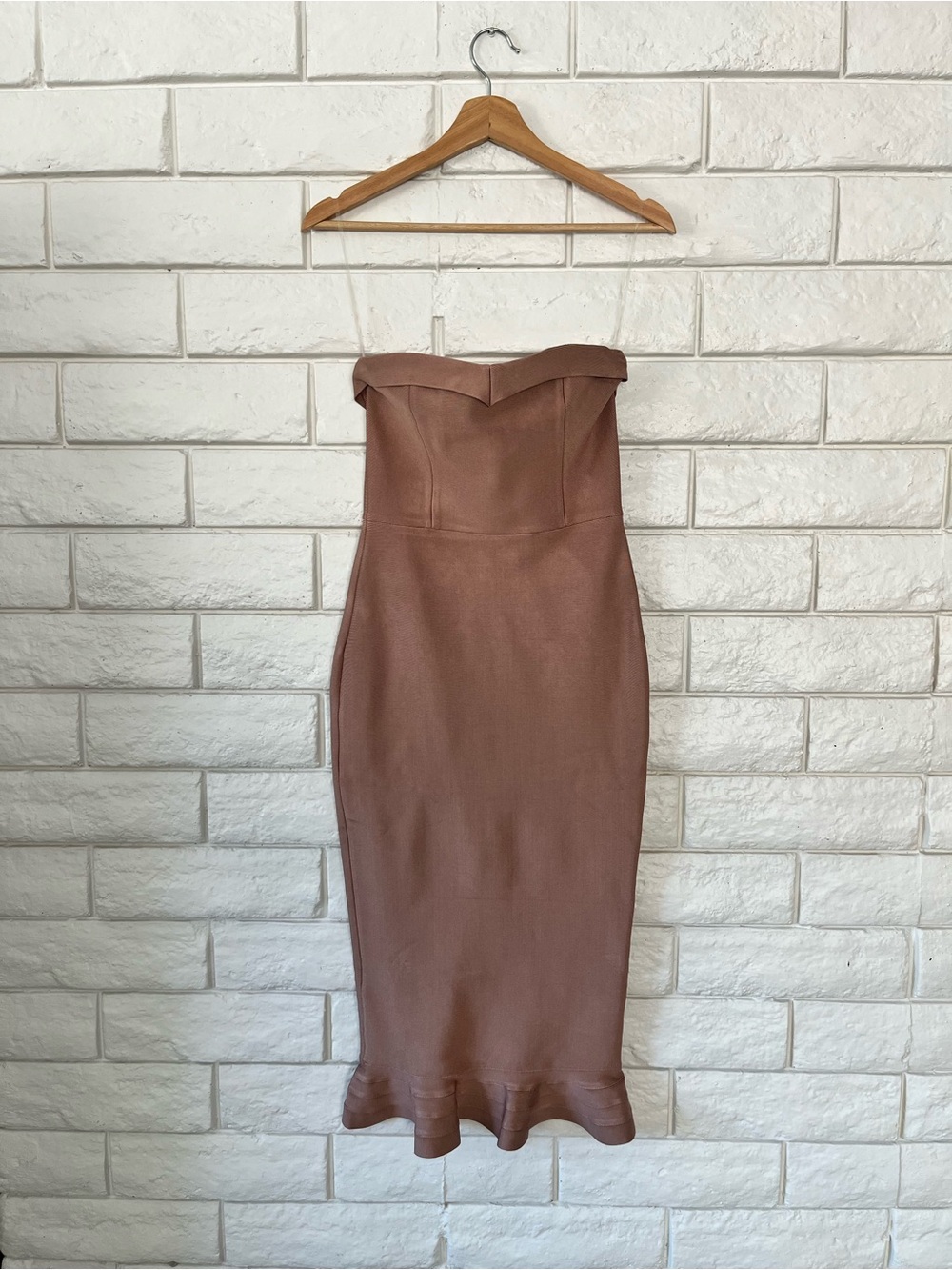HOUSE OF CB Fabrizia Pink Blush Bandage Strapless Fluted Hem Dress Midi Medium - Picture 3 of 9